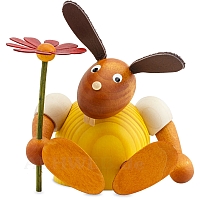 Hase mit Blume sitzend gelb mittel